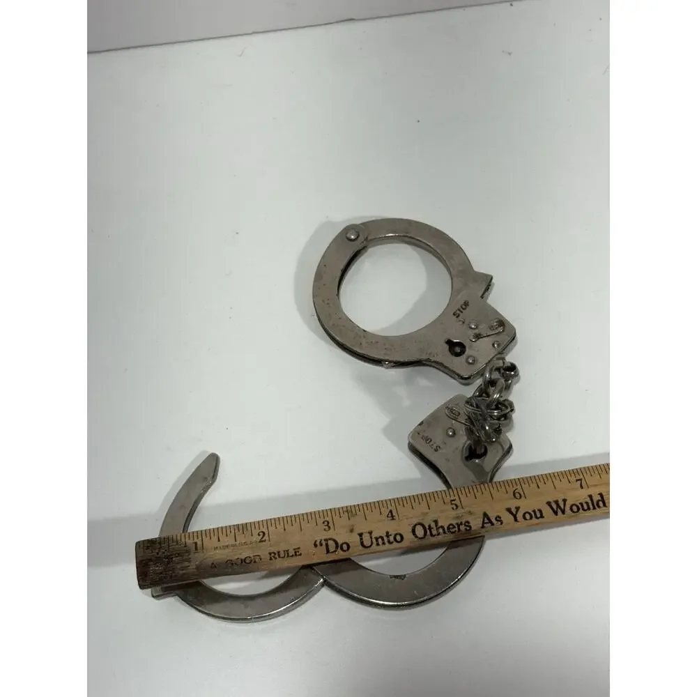 Vintage Taiwan Handcuffs with Key See Pictures‎